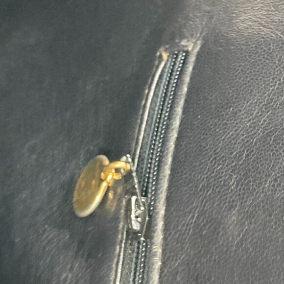 CHANEL Black Shoulder Bag - Picture 11 of 12